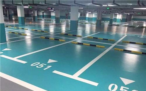 西固西固环氧地坪中涂：构筑坚固地面的关键环节